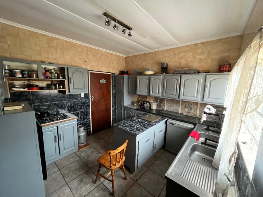 To Let 3 Bedroom Property for Rent in Bothasrus Eastern Cape